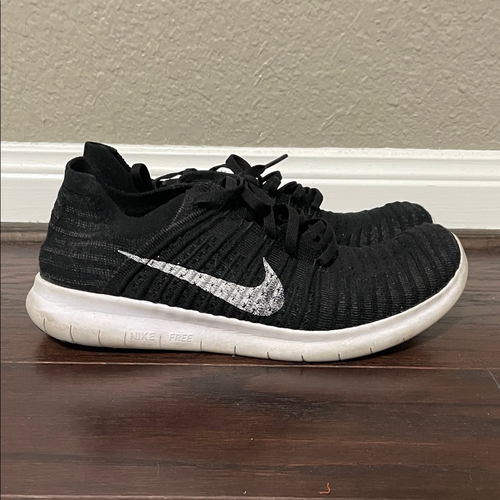 Nike Free Run Flyknit Black and White Athletic Shoes